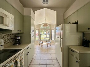 13111 Regent Cir in Ft. Myers, FL - Building Photo - Building Photo