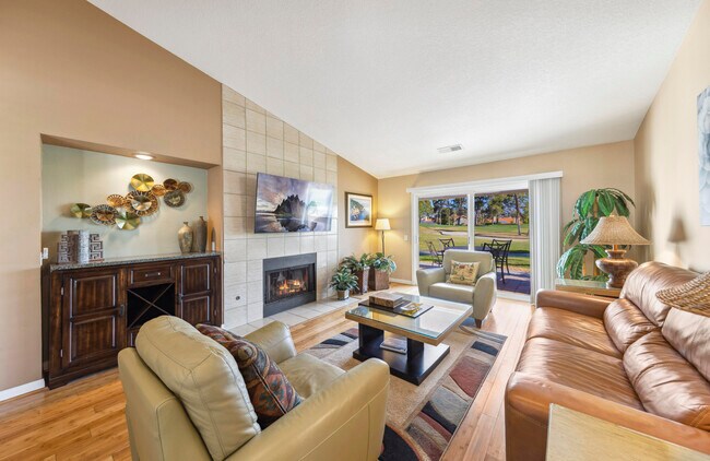 651 Vista Lago Cir N