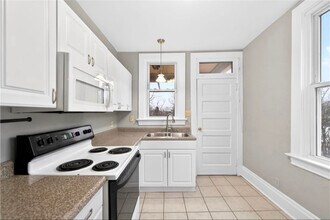 120 Bronx Ave in Pittsburgh, PA - Foto de edificio - Building Photo