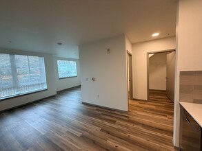 2950 NE 11th St in Renton, WA - Building Photo - Building Photo