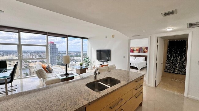 1830 S Ocean Dr, Unit 2407 in Hallandale Beach, FL - Building Photo - Building Photo
