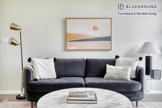 114 N Doheny Dr in West Hollywood, CA - Building Photo - Building Photo