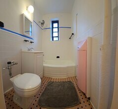 6448 Booth St, Unit 4B in Rego Park, NY - Building Photo - Building Photo
