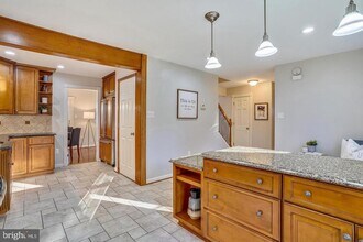 9929 Hemlock Woods Ln in Burke Centre, VA - Building Photo - Building Photo