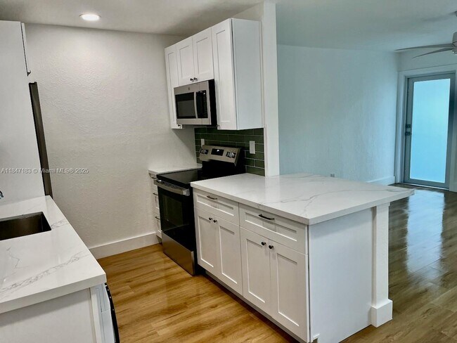 926 Michigan Ave in Miami Beach, FL - Building Photo - Building Photo