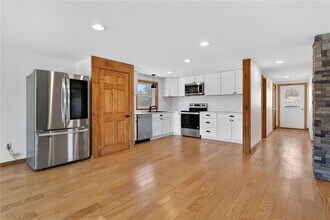 999 Salmon Creek Rd in Lansing, NY - Building Photo - Building Photo