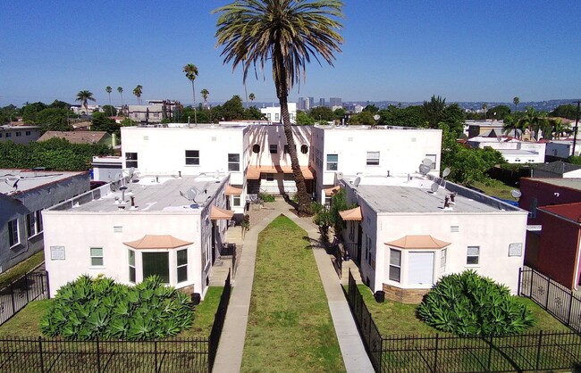 1933 Carmona Ave