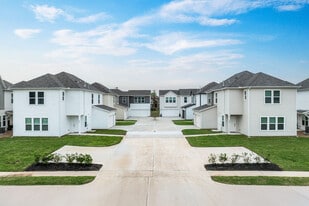 Lakewood Manor in Lake Jackson, TX - Building Photo