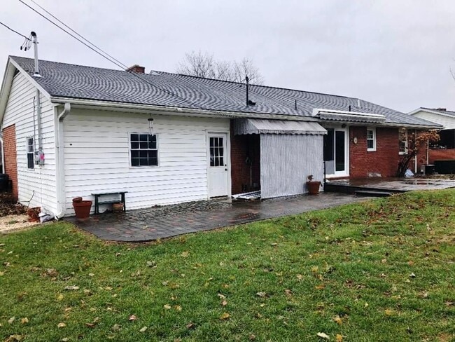 17542 Swann Rd in Hagerstown, MD - Building Photo - Building Photo