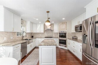 3577 S Hillcrest Dr in Denver, CO - Foto de edificio - Building Photo