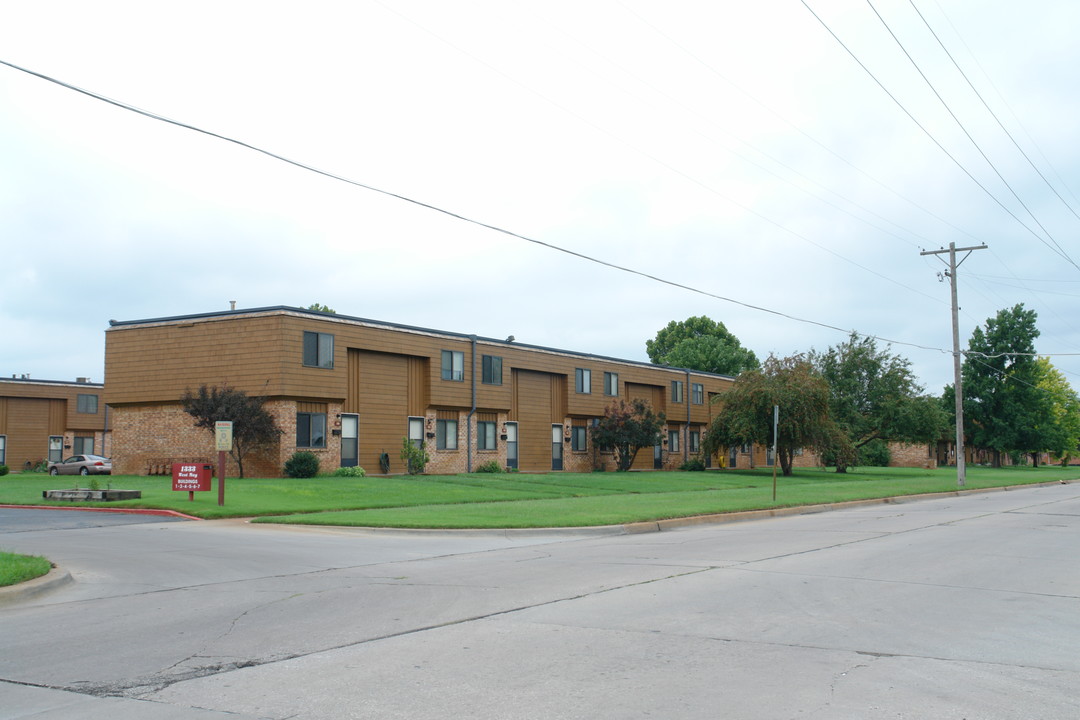 Seneca Village Townhomes in Wichita, KS - Building Photo