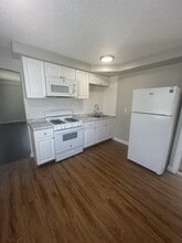 21051 Nicholas Ave in Euclid, OH - Building Photo - Building Photo