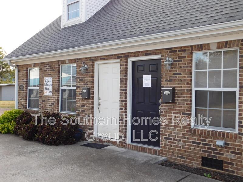 309 W Madison Ave in Athens, TN - Foto de edificio