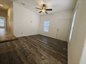 16005 N 32nd St in Phoenix, AZ - Building Photo - Building Photo