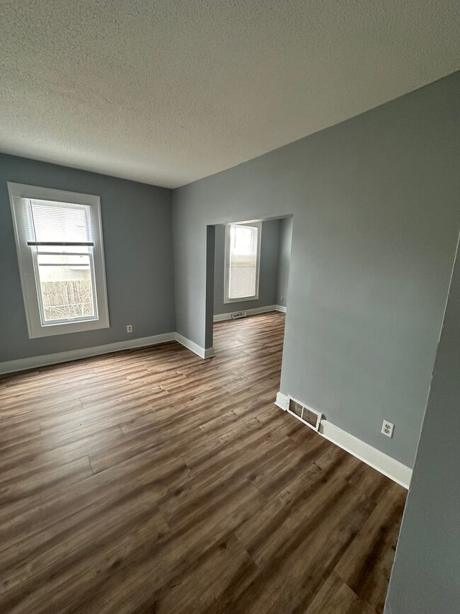 2211 Russell Ave N in Minneapolis, MN - Building Photo - Building Photo
