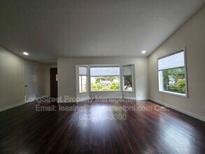 2018 Nut Tree Dr NW in Salem, OR - Foto de edificio - Building Photo