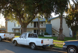 1812 W Crestwood Ln in Anaheim, CA - Building Photo - Building Photo