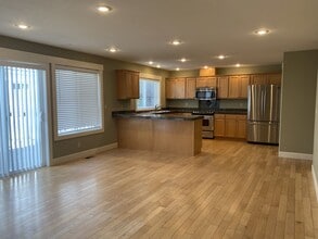 104 Vineyard Ln in Chelan, WA - Foto de edificio - Building Photo