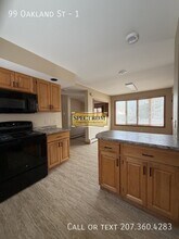 99 Oakland St in Waterville, ME - Building Photo - Building Photo