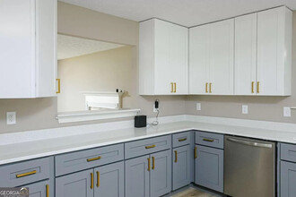 Room in House on Brown Dr in Decatur, GA - Building Photo - Building Photo