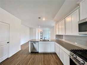 126 Canley Lp in Hutto, TX - Building Photo - Building Photo