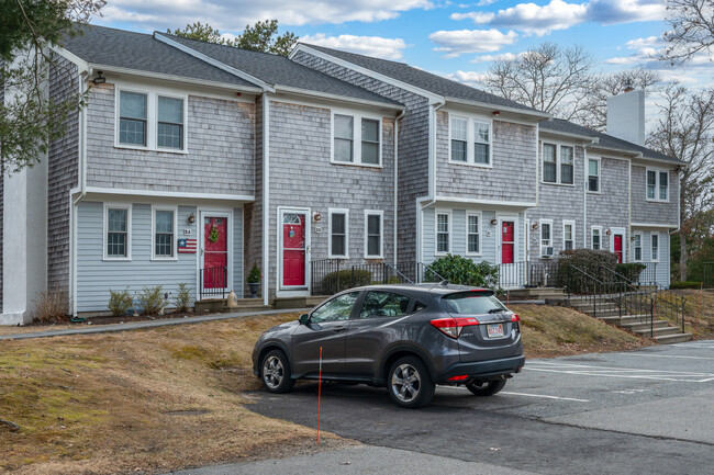 SummerWood Condominiums in Mashpee, MA - Building Photo - Building Photo