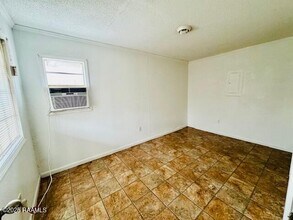321 S Academy St in Opelousas, LA - Building Photo - Building Photo