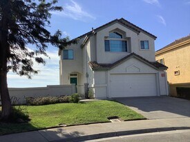 905 McCoy Creek Ct in Suisun City, CA - Building Photo
