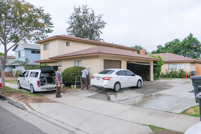 856 N Mallard St in Orange, CA - Building Photo - Building Photo