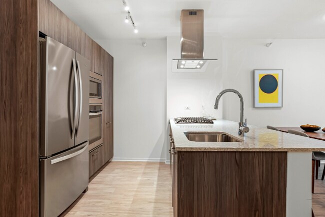 property at 228 E Illinois St