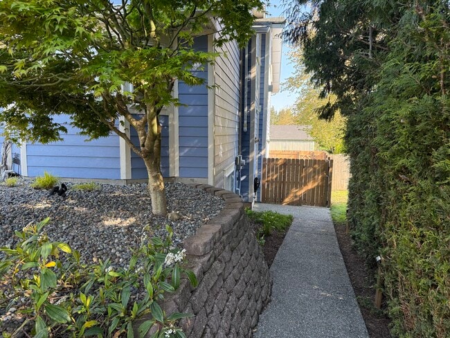 8465 S 16th St in Tacoma, WA - Building Photo - Building Photo