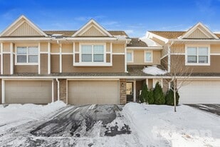 13827 102nd Pl N in Maple Grove, MN - Building Photo