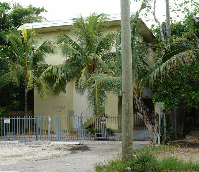 3184 SW 27th Ave in Miami, FL - Foto de edificio - Building Photo