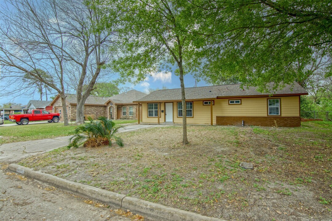 10815 Ritow St in Houston, TX - Building Photo