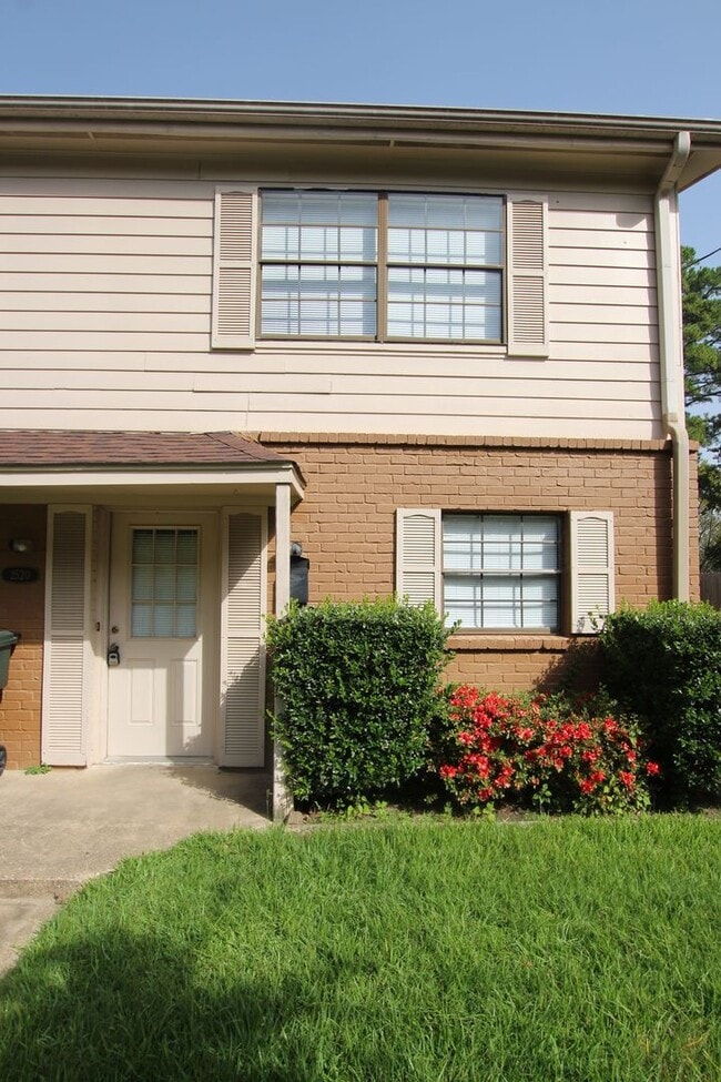 property at 2510-2512 Delmar St