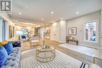 309 Tower Hill Rd in Richmond Hill, ON - Building Photo - Building Photo