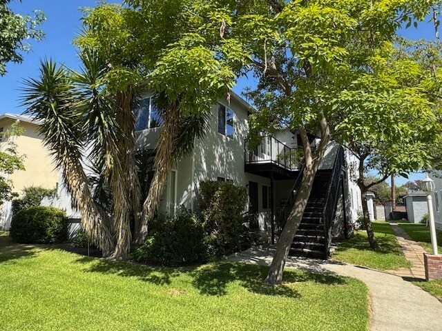 3415 W Alameda Ave, Unit A in Burbank, CA - Building Photo