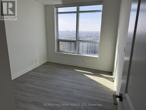 50-2350 Upper Mall Wy in Vaughan, ON - Building Photo - Building Photo