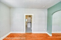 302 S Flood Ave photo'