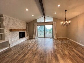 1248 N Compton Rd in Farmington, UT - Foto de edificio - Building Photo