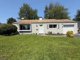 19 Dayton Rd in Edison, NJ - Building Photo