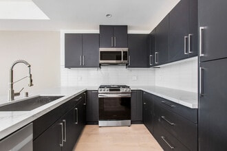 2017 S Redondo Blvd in Los Angeles, CA - Building Photo - Building Photo