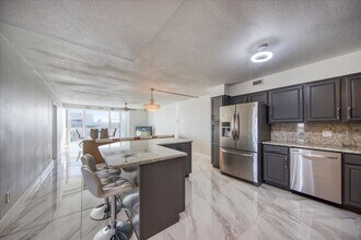 851 Bayway Blvd in Clearwater, FL - Building Photo - Building Photo