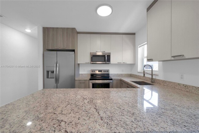1615 NW 32nd Ave in Miami, FL - Building Photo - Building Photo