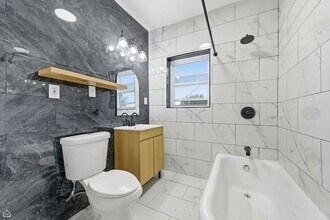 7824 S Euclid Ave, Unit 1 in Chicago, IL - Foto de edificio - Building Photo