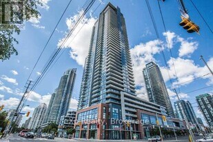 2220 Lake Shore Blvd W in Toronto, ON - Building Photo