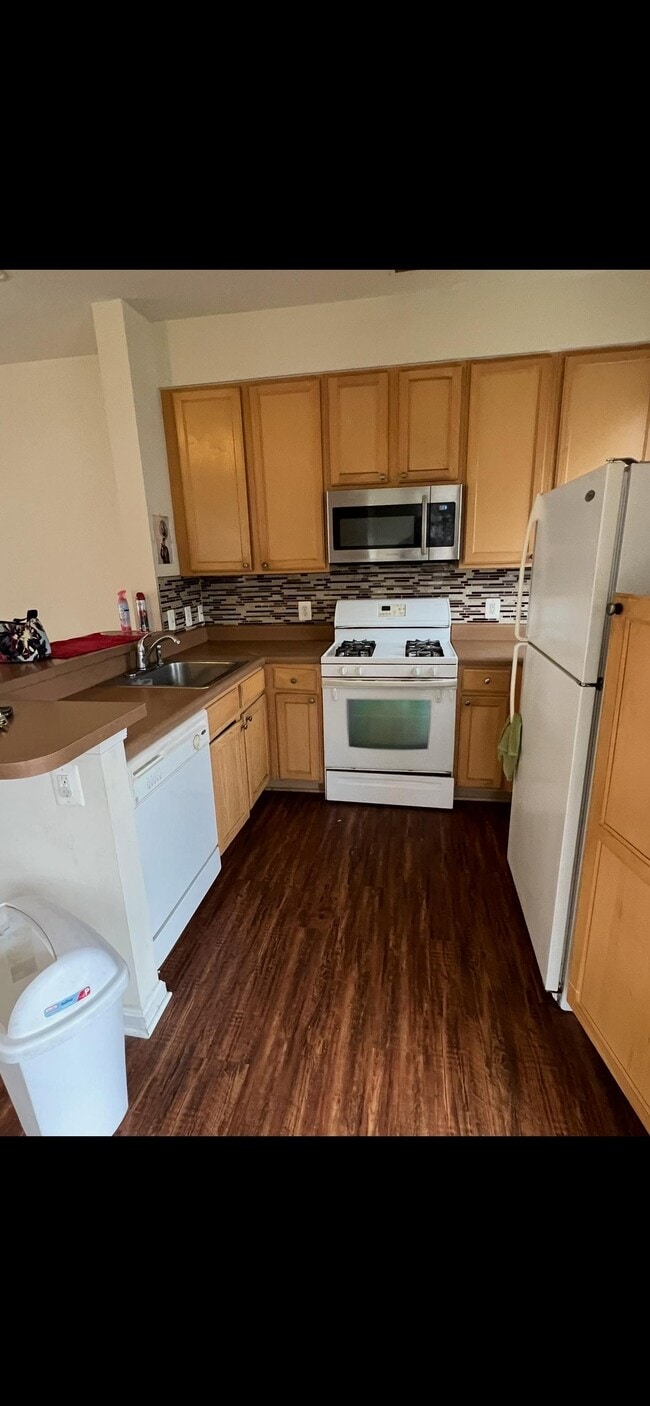 23056 Fontwell Square in Sterling, VA - Building Photo - Building Photo