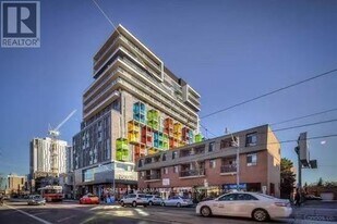 297 College St in Toronto, ON - Building Photo