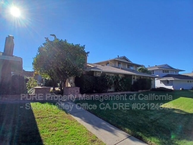 property at 870 Castlewood Dr