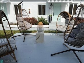 703 NE 7th St-Unit -106 in Hallandale Beach, FL - Building Photo - Building Photo